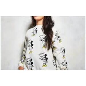 NWOT Disney Artist Series Mickey Mouse Sweatshirt Medium Nanako Kanemitsu